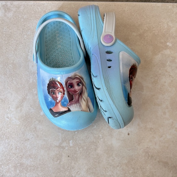 Crocs - Picture 2 of 4